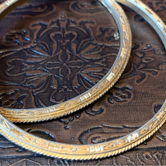 Rare Signed Trifari Gold Bangles Bracelet Set - Picture 4 of 4